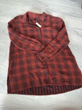 Madewell Men's Red and Black Plaid Button-Down Shirt